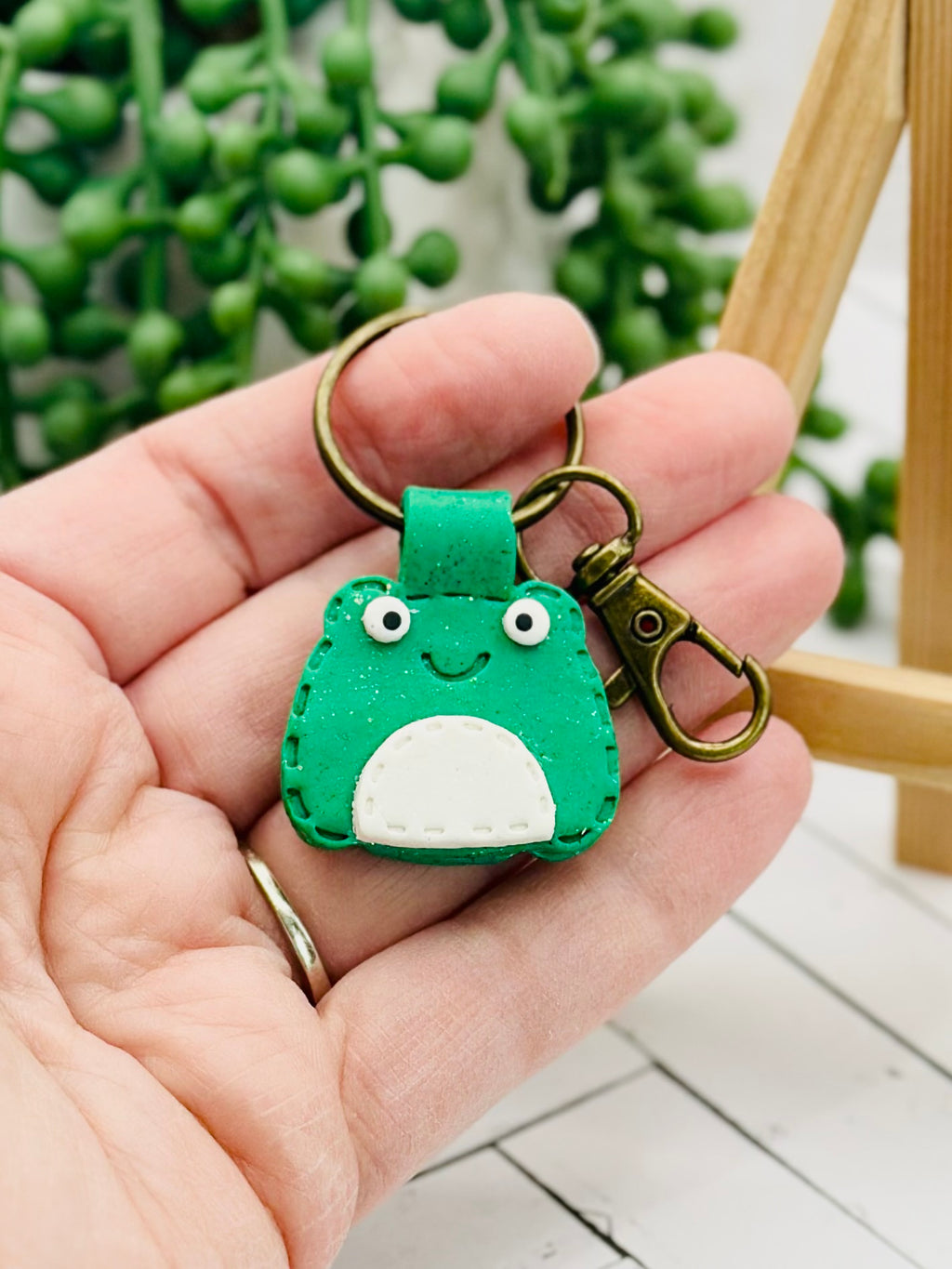 Handmade Frog Keychain – Polymer Clay Animal Keychain, Cute Key Ring, Lightweight Bag Charm, Gift for Animal Lovers