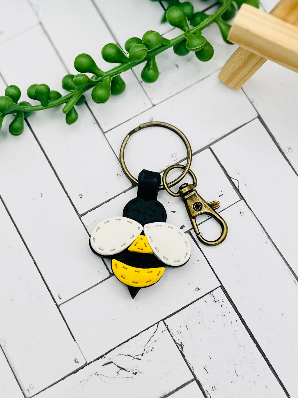 Handmade Bee Keychain – Polymer Clay Animal Keychain, Cute Bee Key Ring, Lightweight Bag Charm, Gift for Animal Lovers