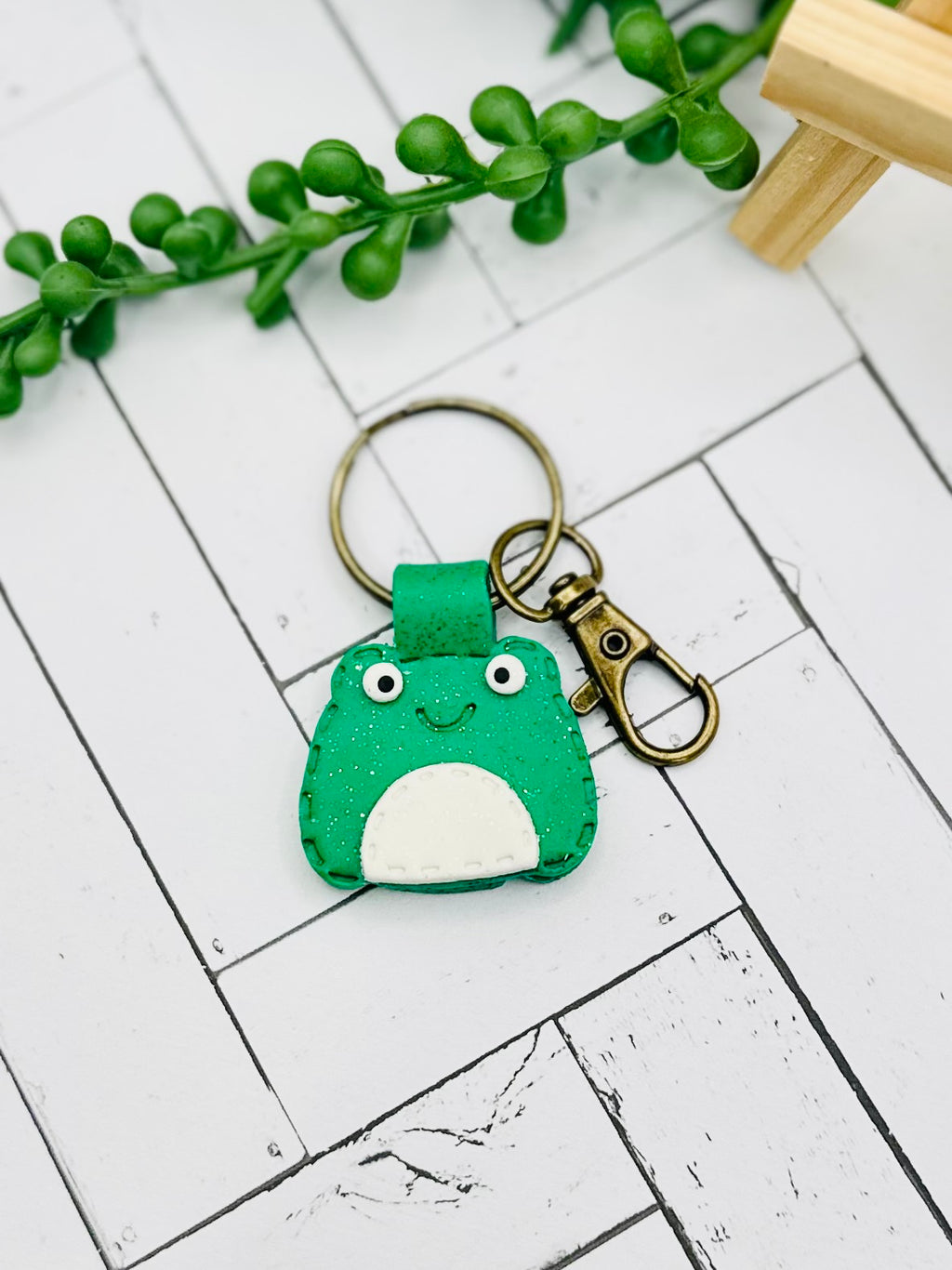 Handmade Frog Keychain – Polymer Clay Animal Keychain, Cute Key Ring, Lightweight Bag Charm, Gift for Animal Lovers